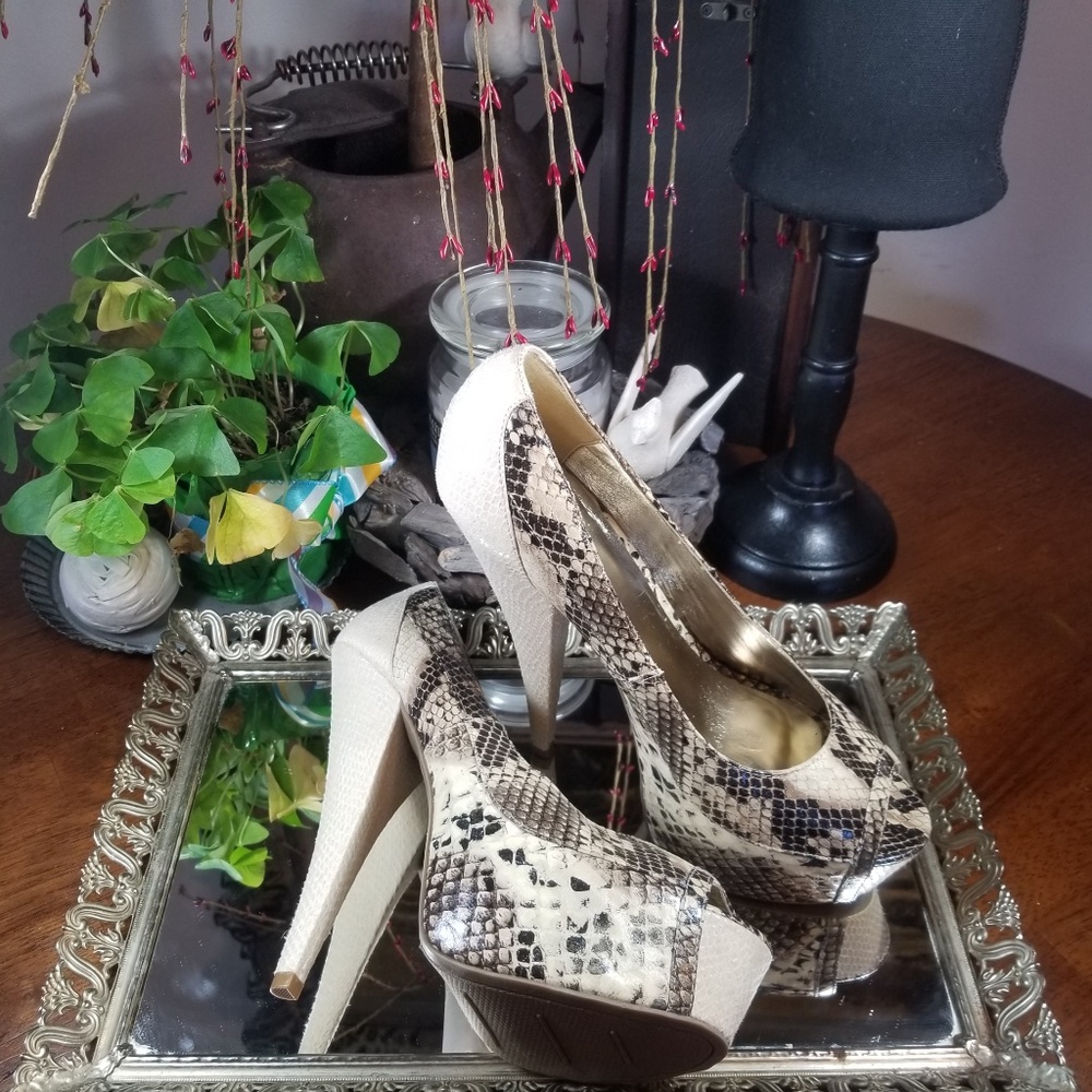 Zigi Soho Faux Snake Skin Peep Toe Platform Pumps